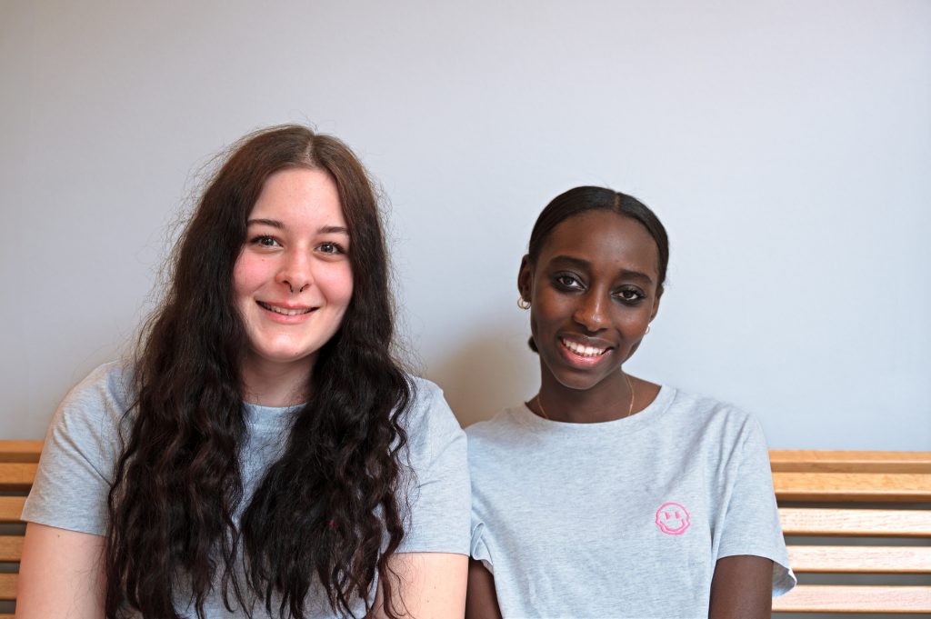 Freundliche Mitarbeiterinnen der Praxis für Kieferorthopädie Dr. Susanne Güntzer