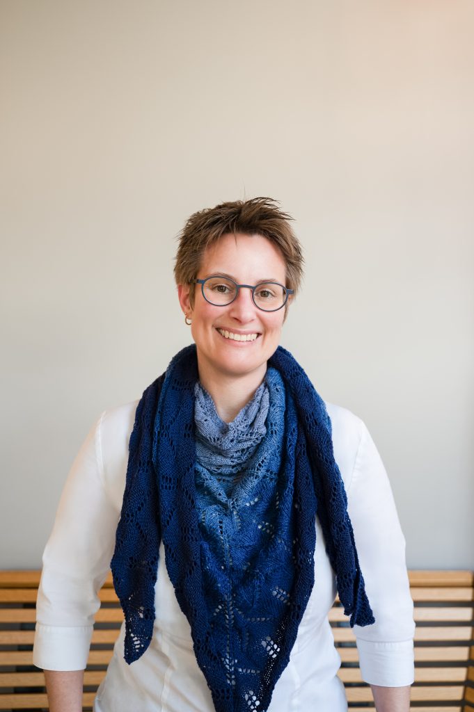 Ein Portrait einer freundlichen Mitarbeiterin der kieferorthopädischen Praxis Dr. Susanne Güntzer