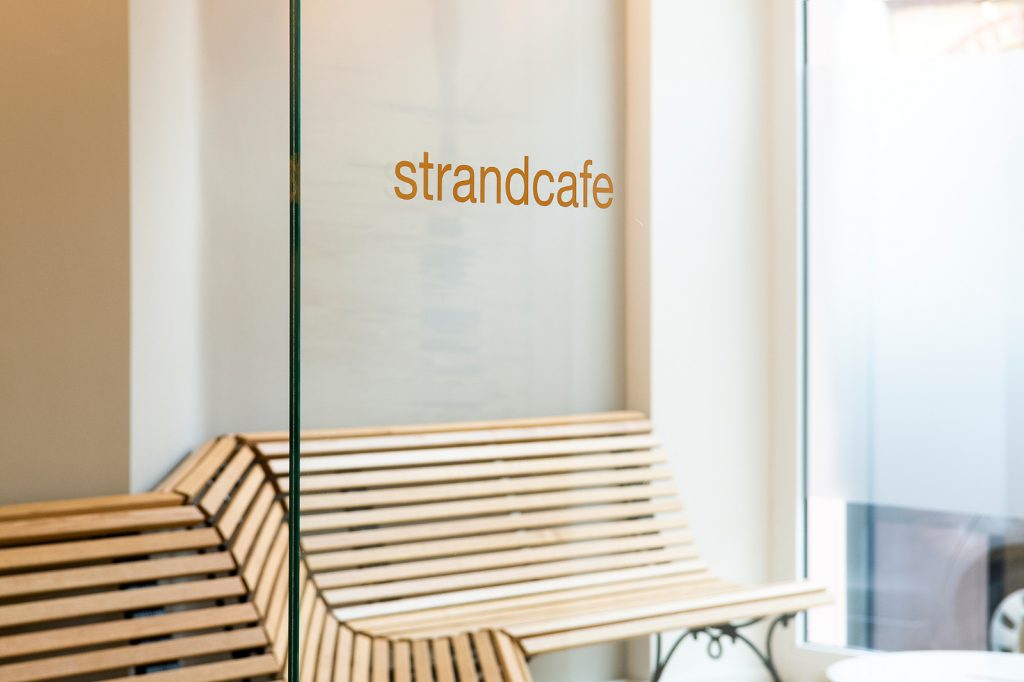 Wartebereich der Praxis für Kieferorthopädie.